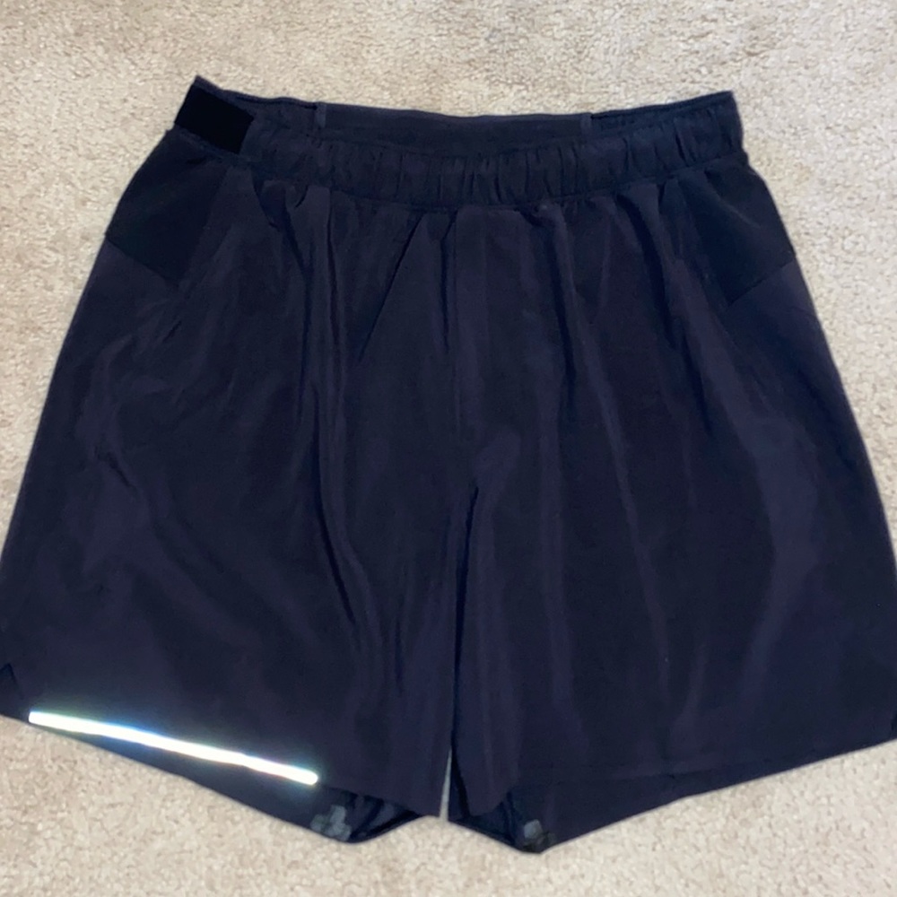Lululemon men’s size medium lined shorts.